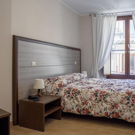 Flora Hotel Todi Eksteriør bilde