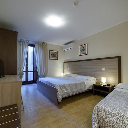 Flora Hotel Todi Eksteriør bilde