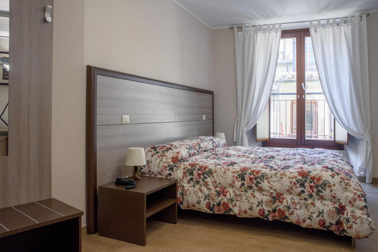Flora Hotel Todi Eksteriør bilde