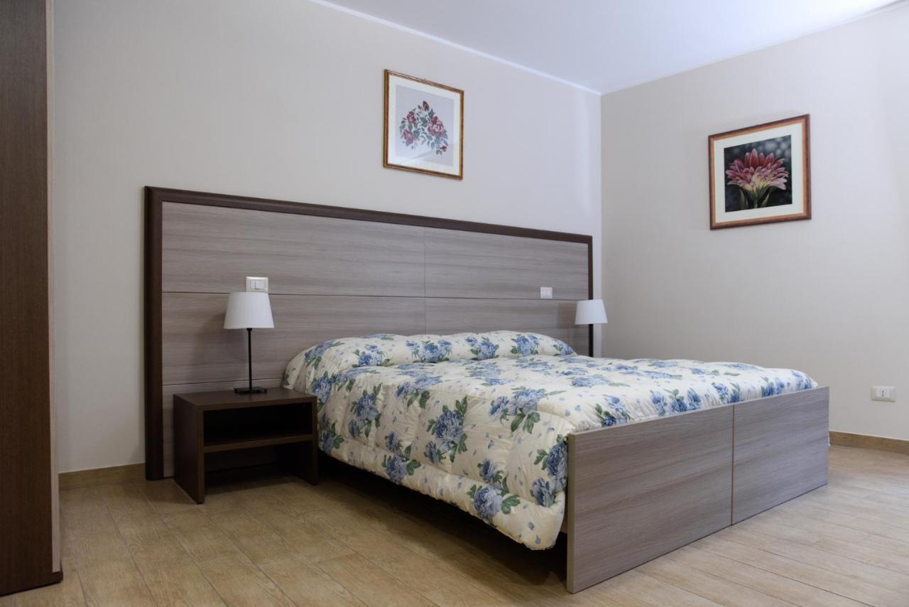 Flora Hotel Todi Eksteriør bilde