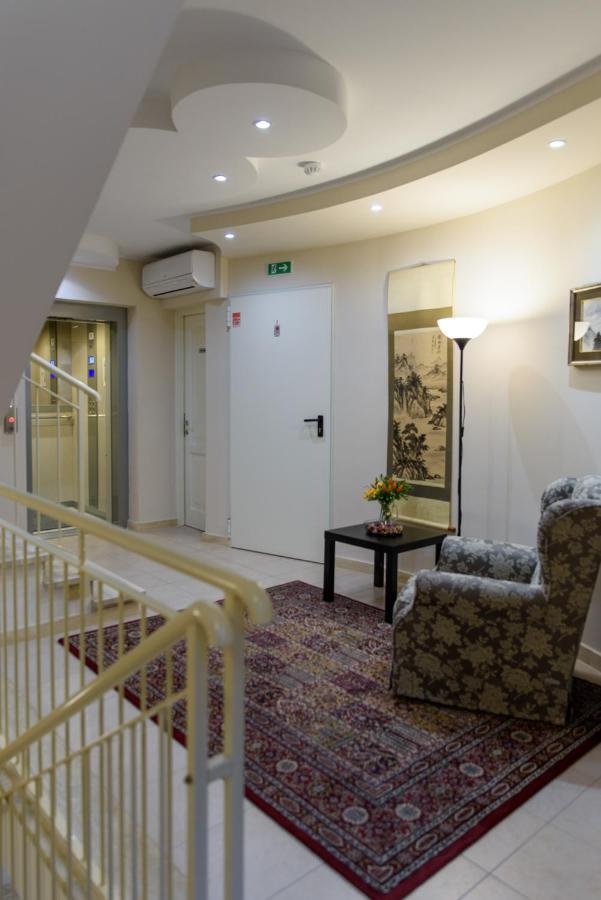 Flora Hotel Todi Eksteriør bilde