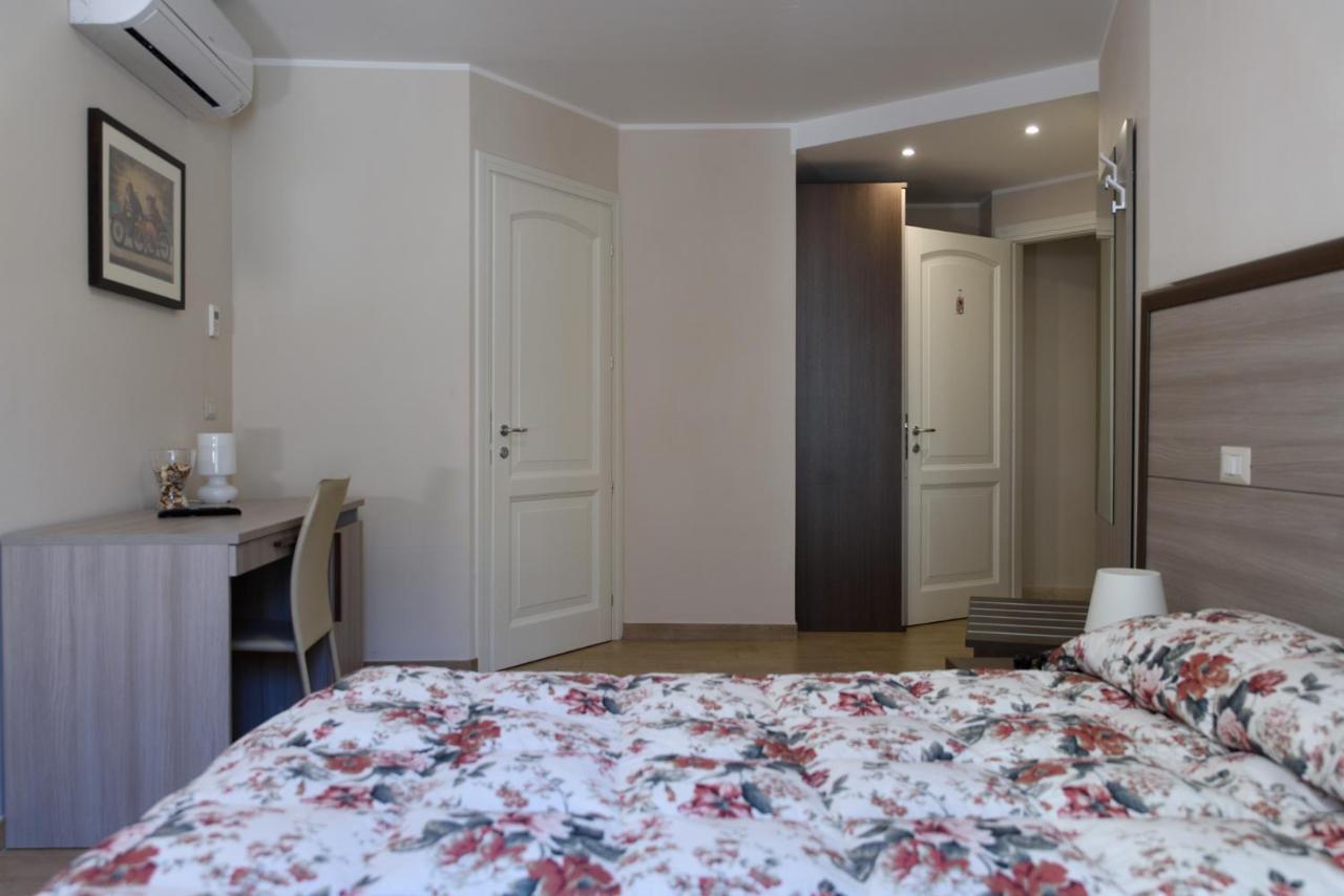Flora Hotel Todi Eksteriør bilde