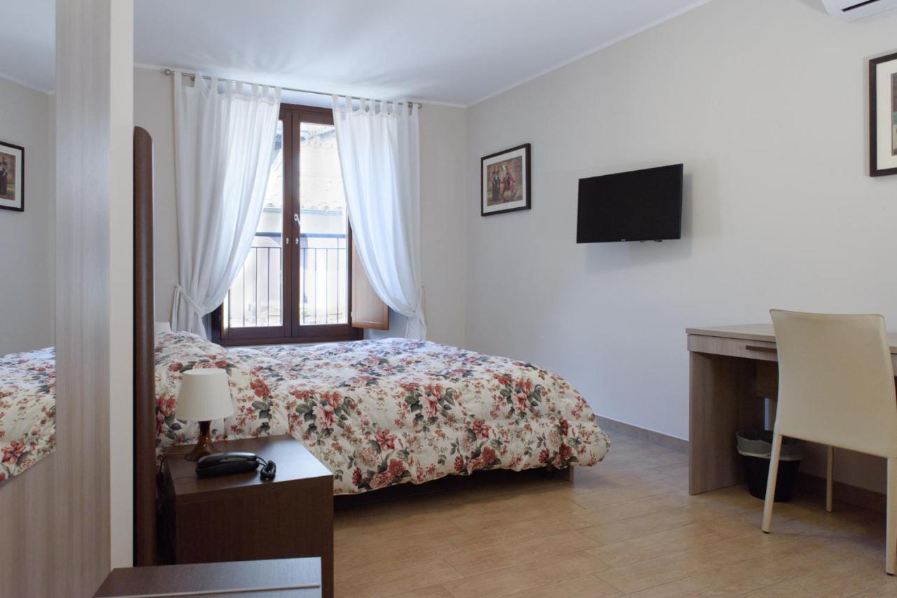 Flora Hotel Todi Eksteriør bilde