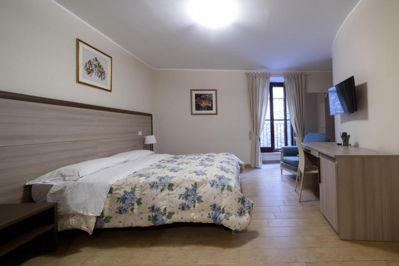 Flora Hotel Todi Eksteriør bilde
