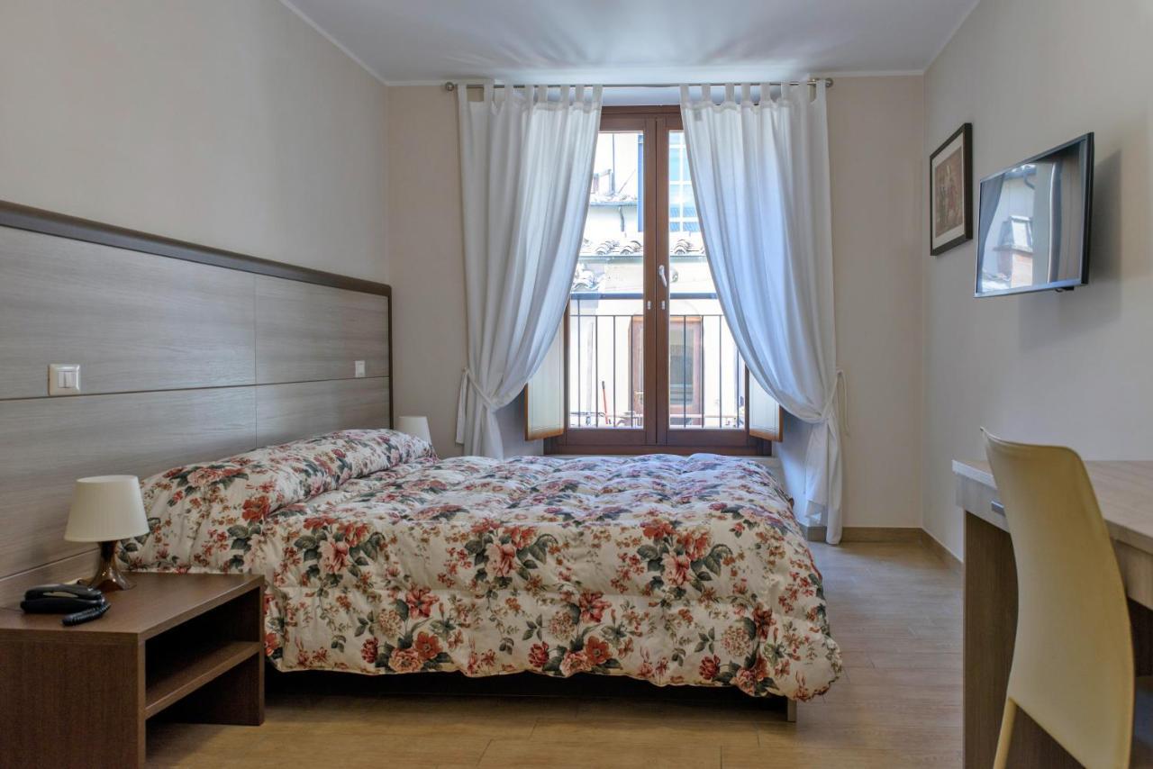 Flora Hotel Todi Eksteriør bilde