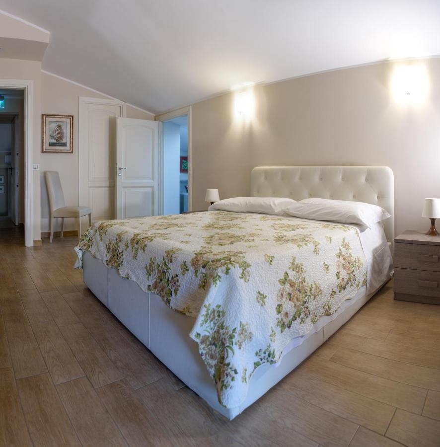 Flora Hotel Todi Eksteriør bilde