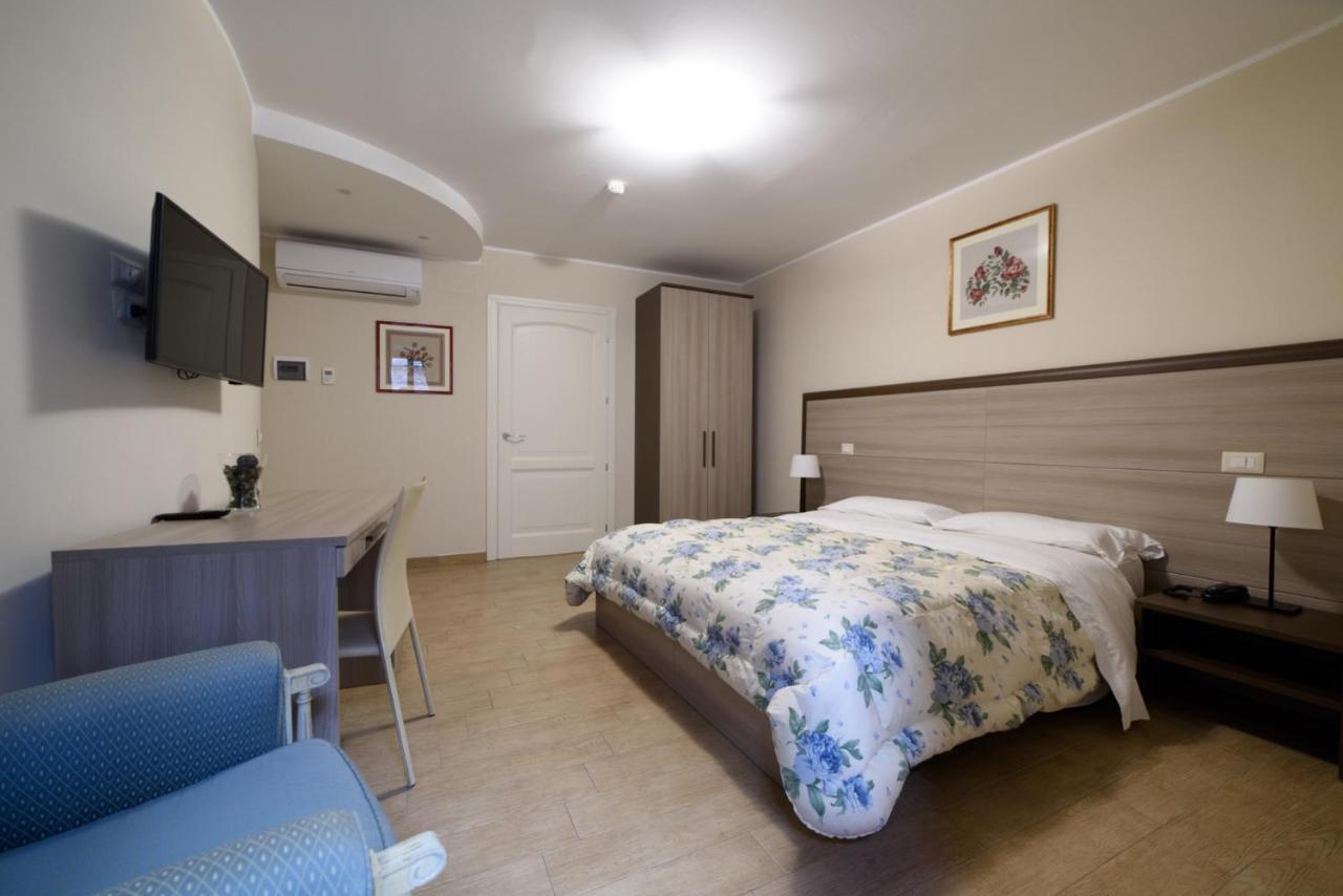 Flora Hotel Todi Eksteriør bilde